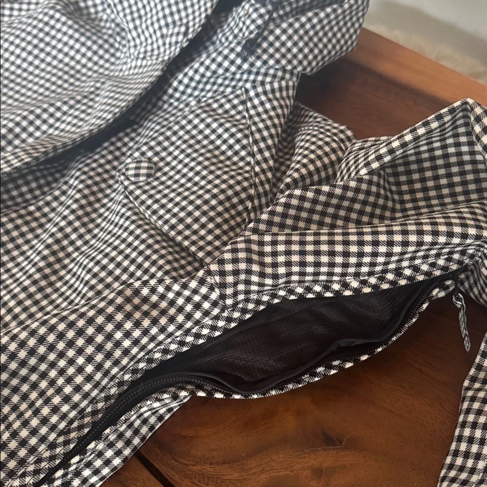 Roxy Black and White Limited Edition Snowboarding Jacket - Picture 6 of 6